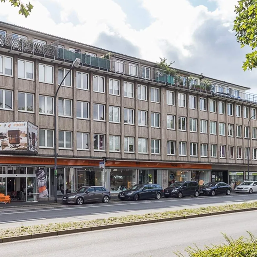 arredare in Essen: Außenansicht des Einrichtungshauses an der Straße
